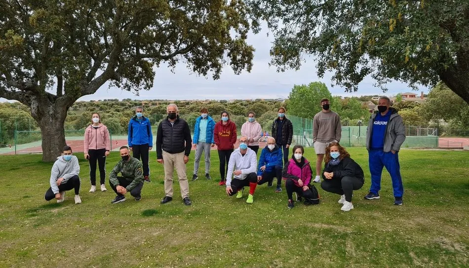 El diputado de Deportes, Jesús María Ortiz, junto a los participantes en este curso