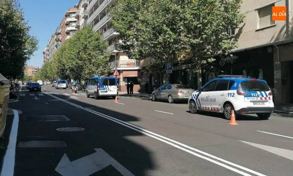 Arrestada por agredir a un vigilante y  robar en tiendas de la avenida Villamayor y la calle...
