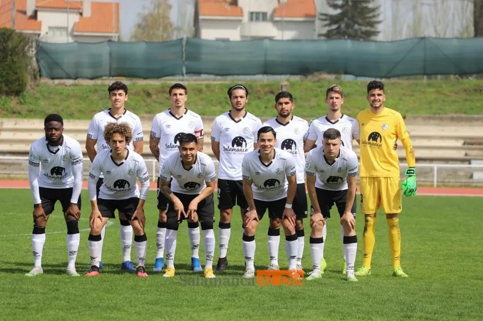 Un once inicial del filial / Lydia González