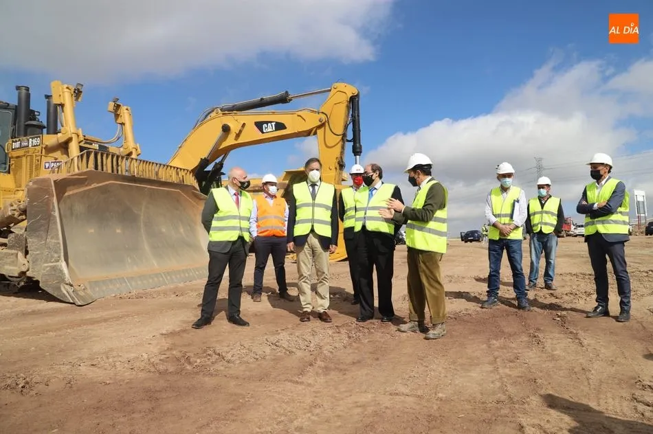 El alcalde, Carlos García Carbayo, en su visita a Peña Alta