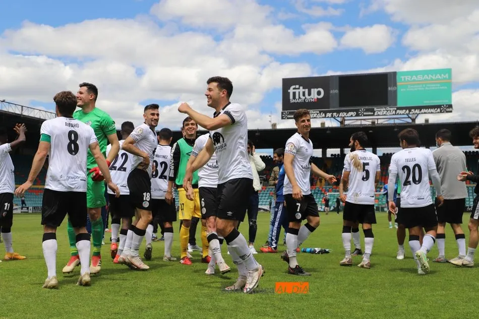 Uxío baila delante de sus ya ex compañeros / Lydia González