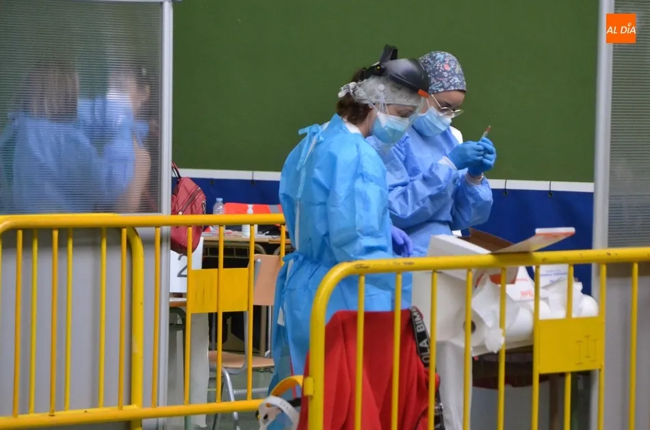 Sanitarias en la vacunación masiva de esta semana en Ciudad Rodrigo. Foto de archivo