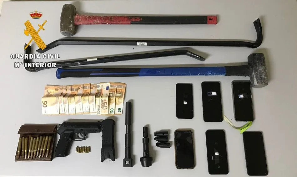 Parte del material intervenido en esta operación de la Guardia Civil