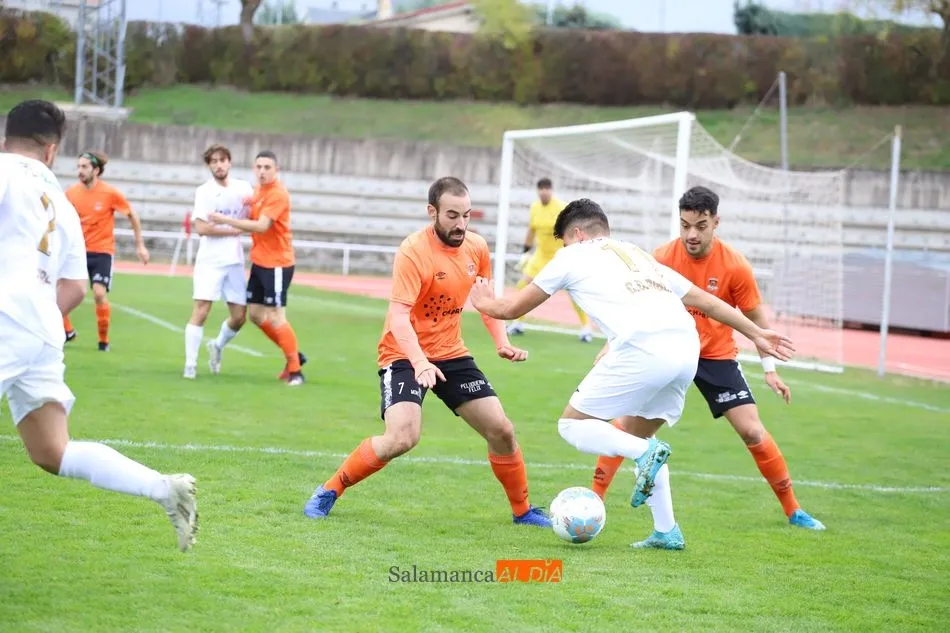 Un encuentro de Liga entre el Ribert y el Ciudad Rodrigo
