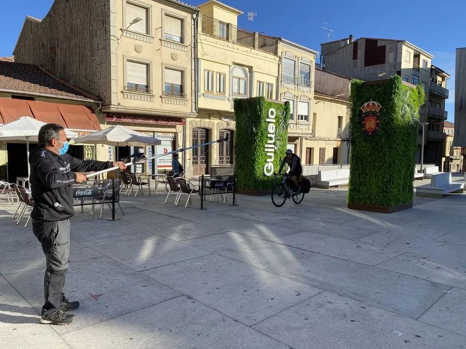 El conocido exciclista, Peio Ruíz Cabestany, en Guijuelo durante la grabación del programa - Ayto. Guijuelo
