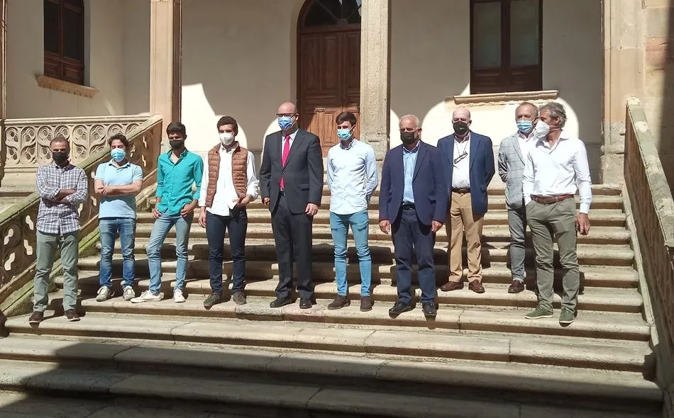 Los novilleros salmantinos participantes fueron recibidos en La Salina - Archivo