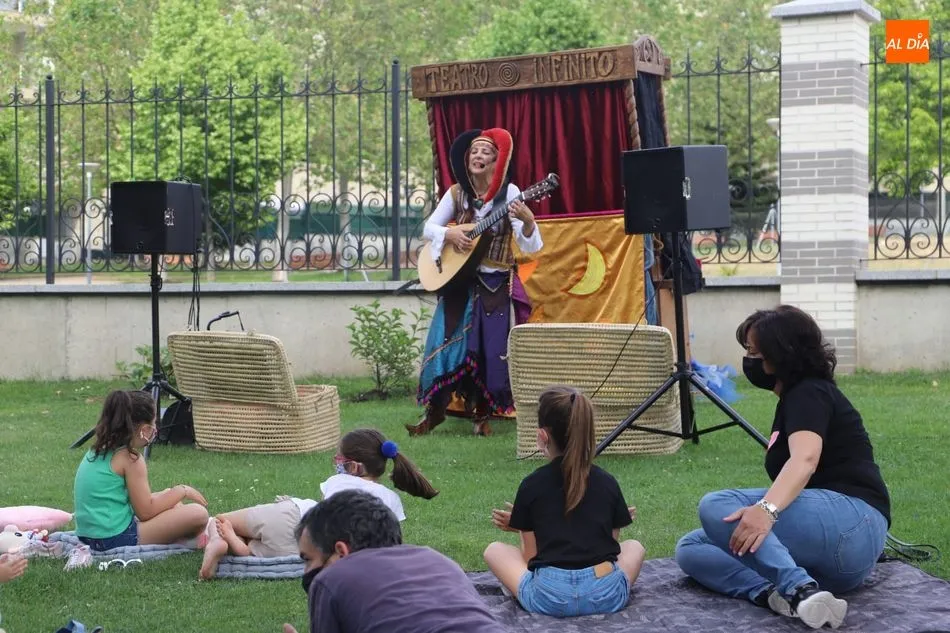 El Prado de la Vega acogió el teatro de títeres para familias - Lydia González