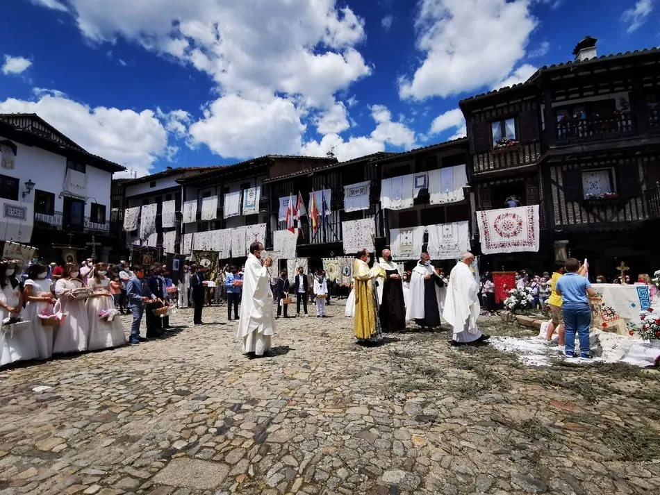 La procesión del Corpus de La Alberca llegó hasta la Plaza Mayor - Ayto. La Alberca