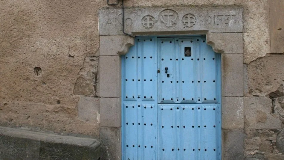 Escudos de la Inquisición y de los Dominicos, San Felices de los Gallegos