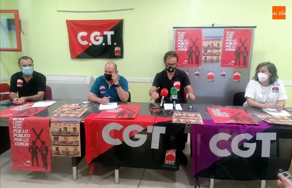(De derecha a izquierda) Elena Quintana, Franco Ramos, Santiago Arranz y Juan García, en la rueda de prensa de CGT. Foto de Lydia González