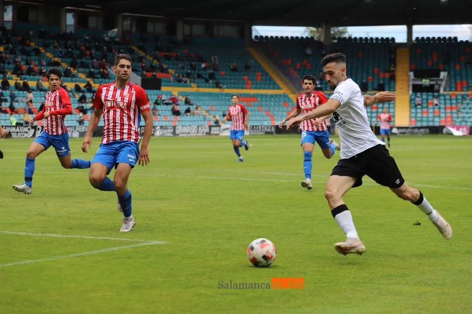 Camacho, antes de chutar a puerta / Lydia González
