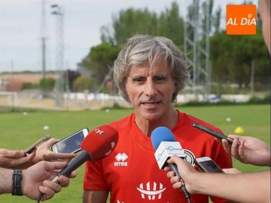 Aguirre, mientras atiende a los medios de Salamanca