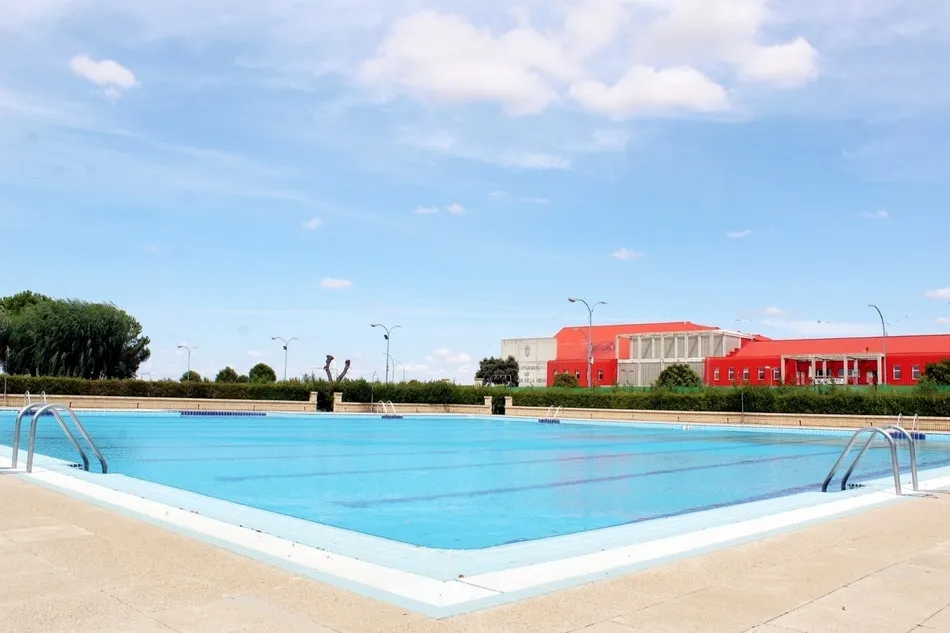 Piscina municipal de Villares de la Reina