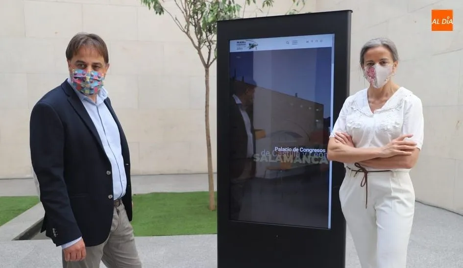 El concejal de Turismo, Fernando Castaño, y Susana Pérez, gerente del Palacio de Congresos. Foto de Lydia González