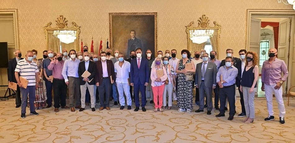 El acto, que ha estado presidido por el alcalde, Carlos García Carbayo, ha tenido lugar en el Salón de Recepciones