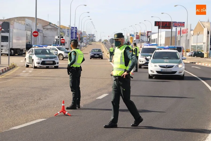 Controles de la Guardia Civil en el polígono de Villares. Foto de archivo