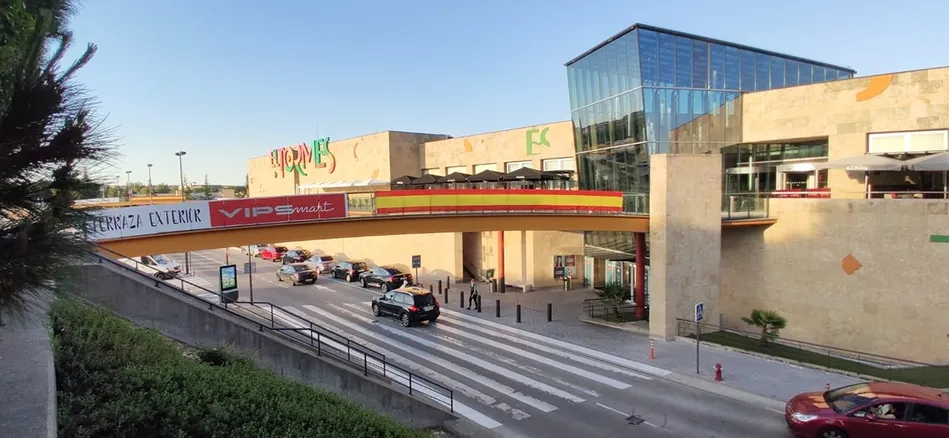 El Centro Comercial El Tormes, preparado para la Eurocopa
