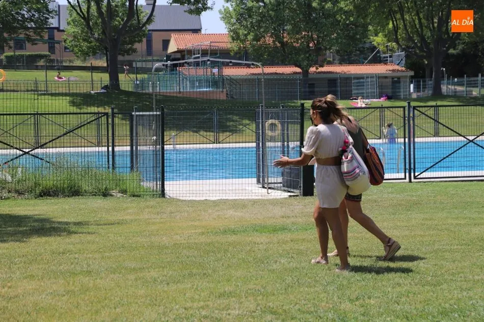 Primera jornada de la temporada de verano en las piscinas municipales