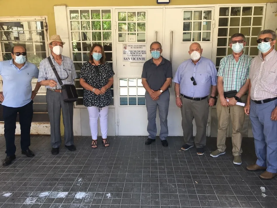 Entrega de las llaves del nuevo local cedido a las asociaciones de mayores