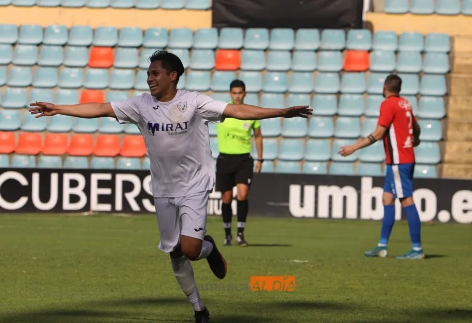 Gustavo Carmona celebra su segundo gol / Lydia González
