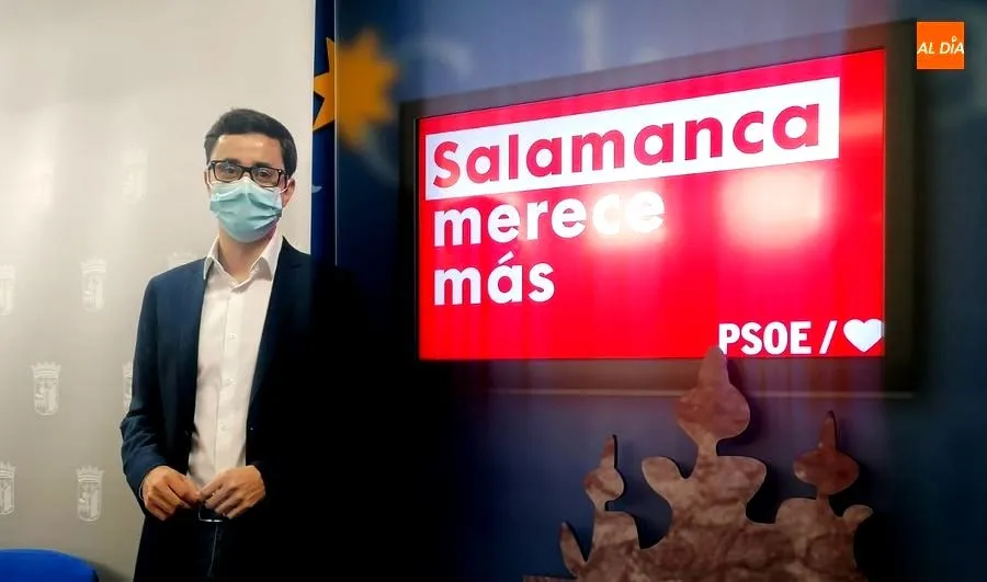 José Luis Mateos, portavoz del Grupo Municipal Socialista, en la Sala de la Palabra del Liceo. Foto de Lydia González