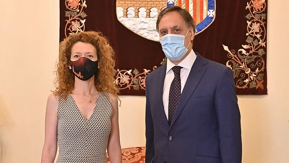 La primera teniente de alcalde, Ana Suárez, junto al alcalde de Salamanca, Carlos García Carbayo