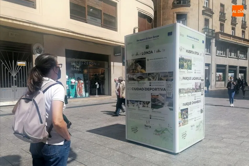 Uno de los paneles que forman parte de esta exposición, que estuvo en la plaza del Liceo
