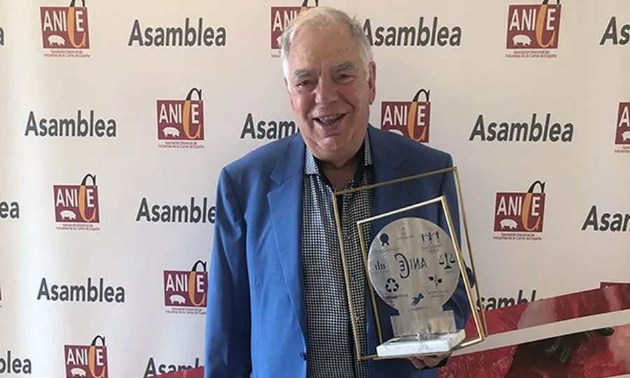 Alfonso Sánchez Bernal con el Premio ANICE a la Trayectoria Empresarial