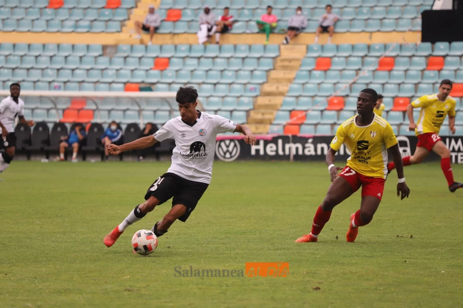 Motos, antes de meter un pase / Lydia González