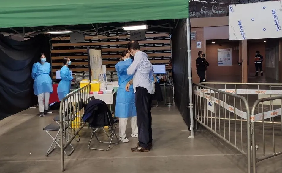 Zona de vacunaciones en el Multiusos Sánchez Paraíso