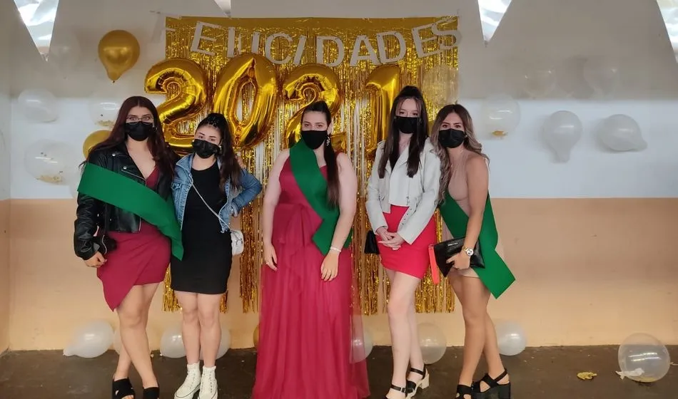 Uno de los grupos de alumnas que se graduaron en el IESO Quercus de Terradillos