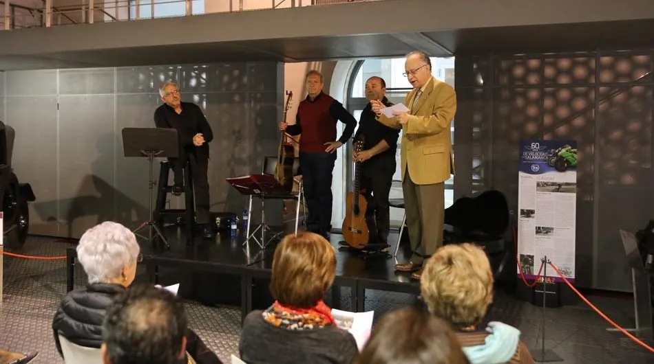 Foto de archivo de una actuación anterior de Toño Blázquez en el Museo de Automoción