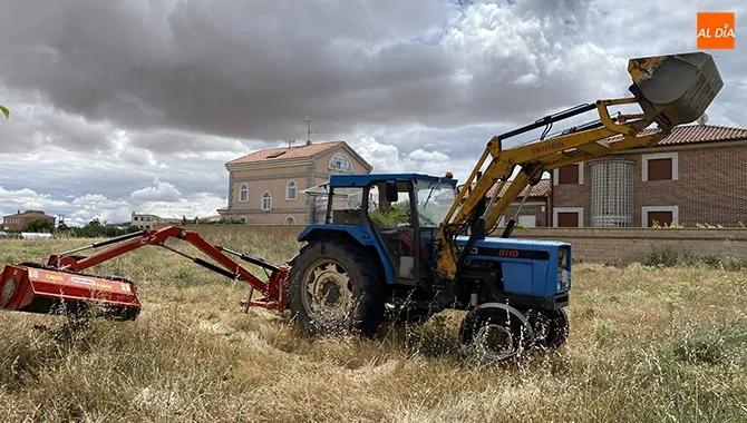 La desbrozadora de la Mancomunidad comienza sus trabajos en Peñaranda