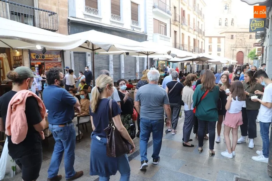 Viandantes en el centro de Salamanca