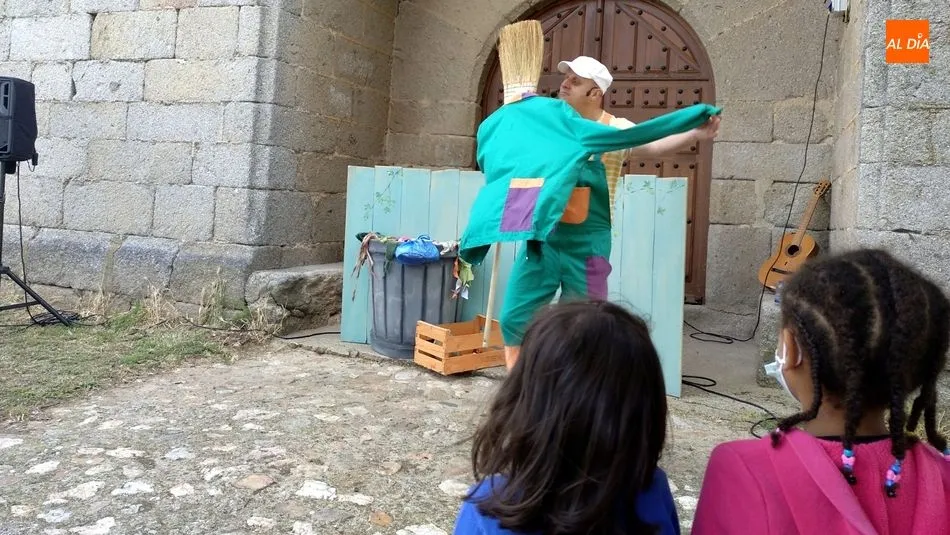 Un espectáculo de títeres sobre la concienciación ecológica y la igualdad despide el curso...