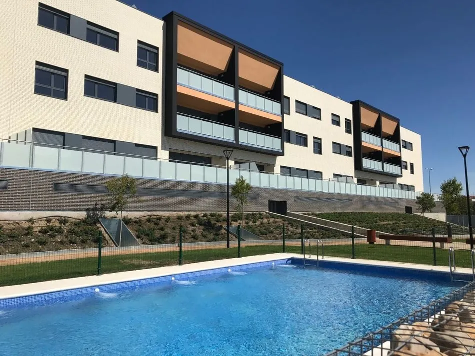 Culmia Fernando Pessoa es un complejo de 56 viviendas de 2, 3 y 4 dormitorios con garaje y trastero y con diversidad de tipologías de pisos