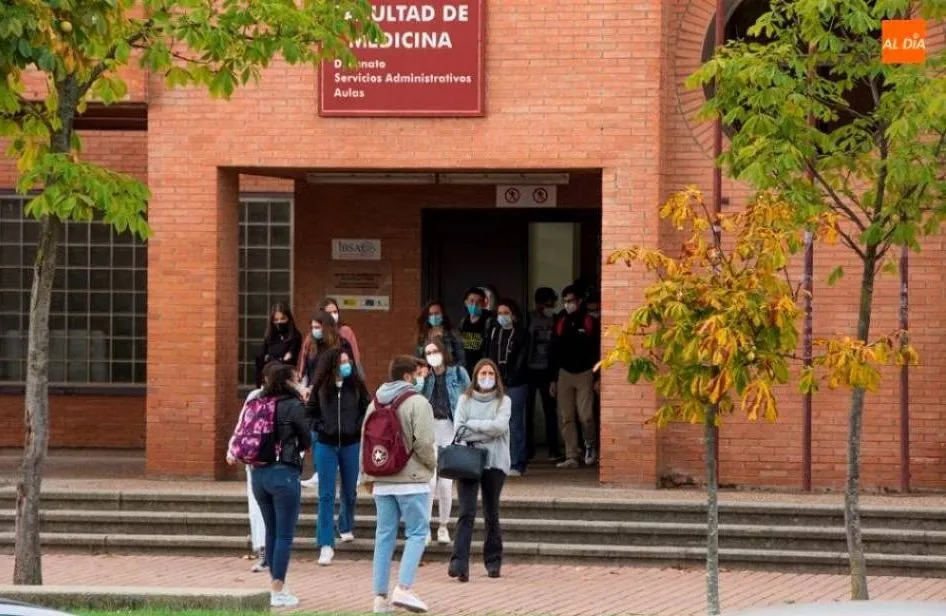 Las obras en ejecución en la actualidad corresponden al acondicionamiento y habilitación de espacios museísticos en el Hall de Facultad de Medicina y la construcción de una nueva aula en el edificio de Odontología