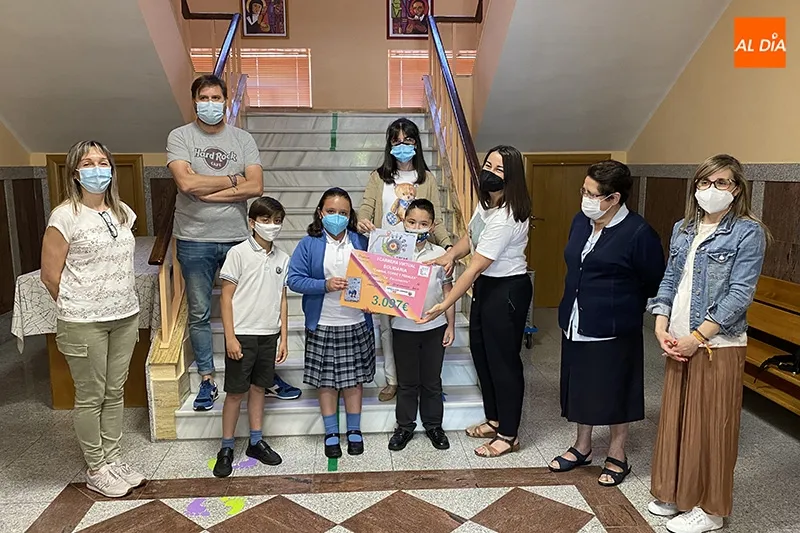 El Colegio La Encarnación entregaba el cheque solidario a Pyfano con los más de 3.000 euros recaudados en su I Carrera Virtual