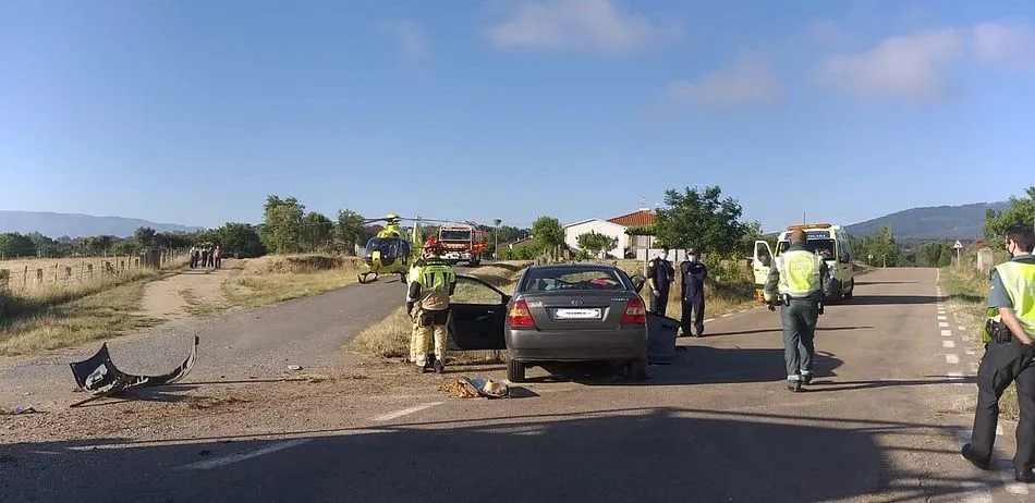 Estado del vehículo tras el accidente - Bomberos de Guijuelo