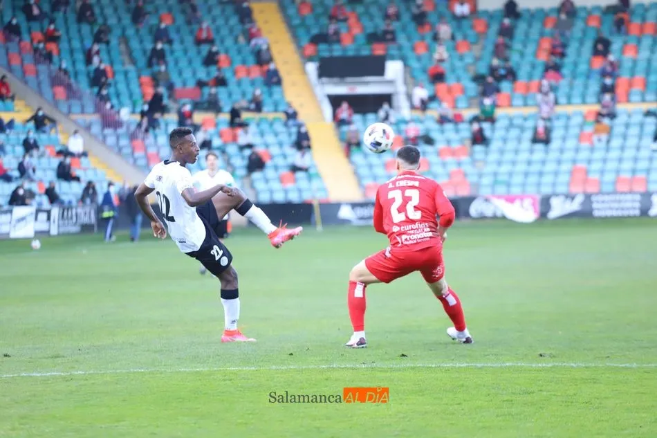 Anderson Arroyo, ante el Zamora / Lydia González