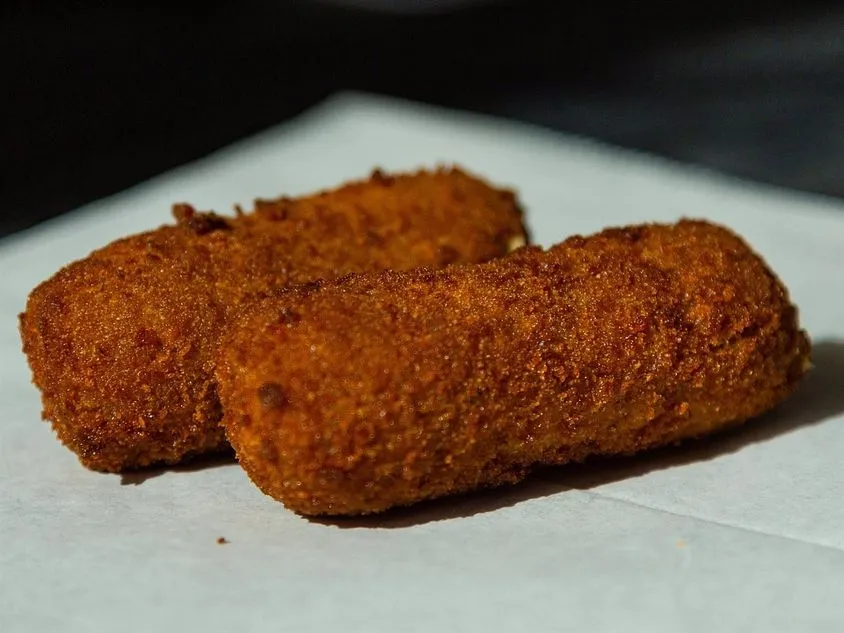Los españoles consumen más de cinco metros de croquetas al año