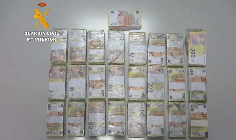 Algunos de los billetes intervenidos en esta investigación de la Guardia Civil