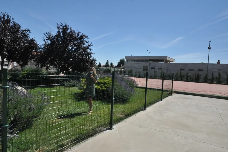 Vallado de la zona deportiva de Las Nieves, en Santa Marta