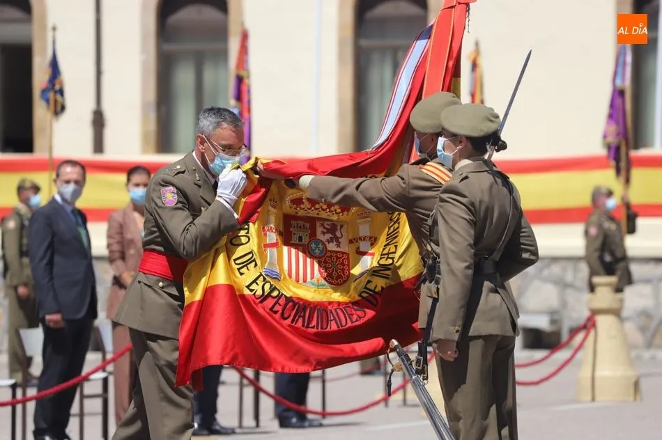El general de brigada, Juan Manuel Broncano, en el acto de su despedida en el cuartel General Arroquia. Foto de Lydia González