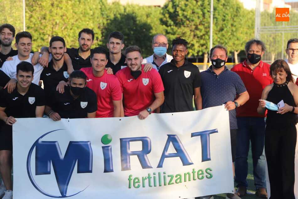 El Ribert, reconocido en el Zurguén, barrio en el que entrena, por el ascenso a Tercera RFEF