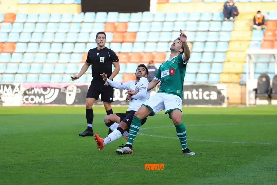 Télles, a punto de irse al suelo / Lydia González