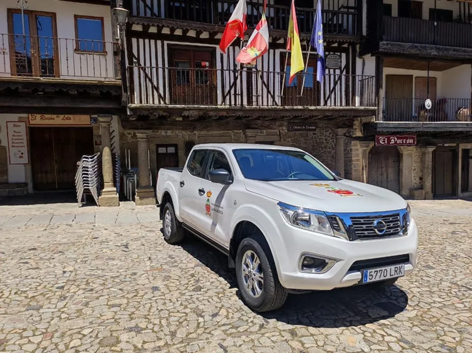 Presentación del nuevo vehículo municipal en la Plaza Mayor - Ayto. La Alberca
