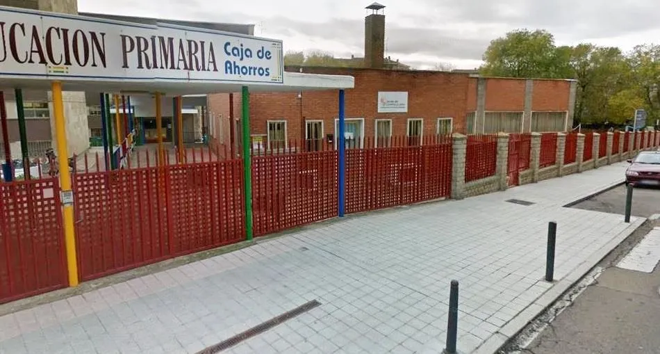 Aislamiento para 20 niños del programa ‘Apúntate al Verano’ en el colegio Caja de Ahorros por ...