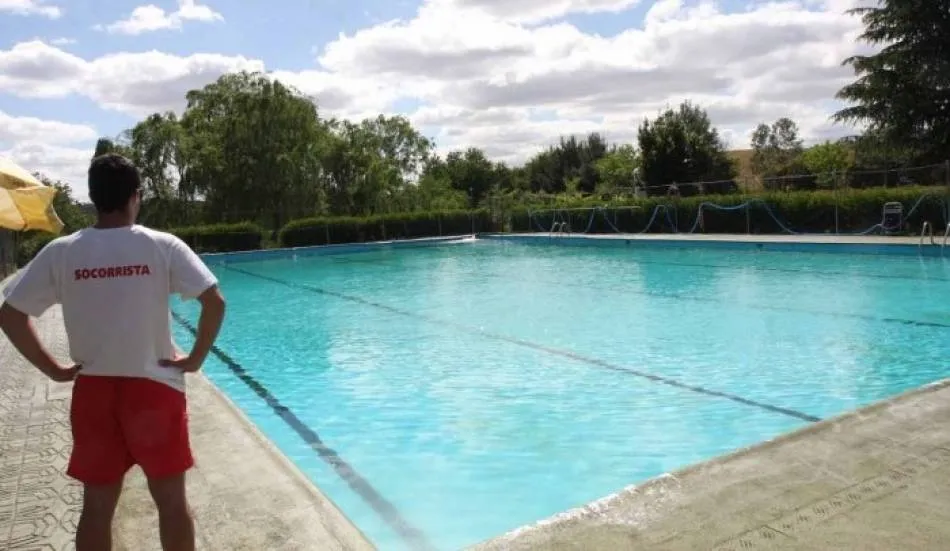 Sanidad recuerda que en las zonas de baño el riesgo asociado a la Covid-19 es tan alto como el de cualquier otro exterior