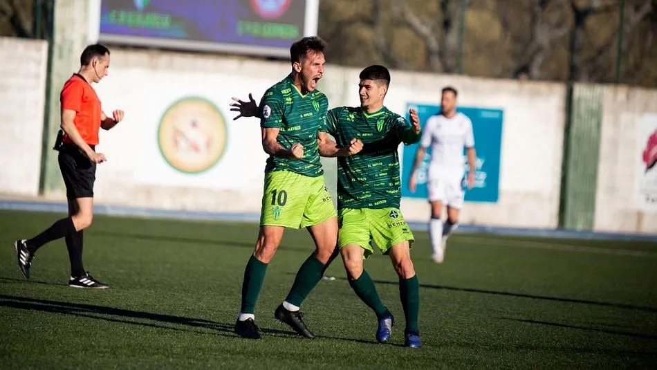 Pablo Espina celebrando un tanto en su etapa como verdiblanco | CD Guijuelo